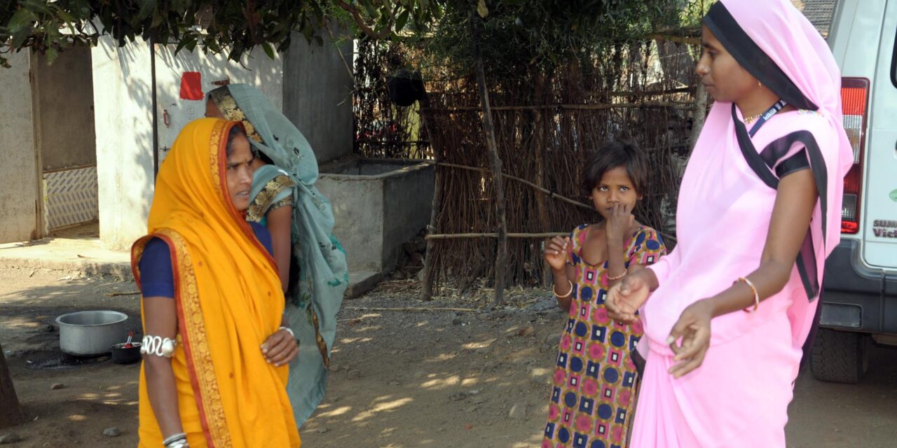 शिक्षिका होण्याचे स्वप्न गावाला साक्षर करून पूर्ण करण्याचा सुनिता पावरा यांचा निर्धार
