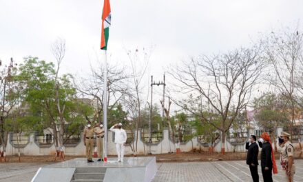 पालकमंत्री के.सी.पाडवी यांच्या हस्ते मुख्य शासकीय ध्वजारोहण