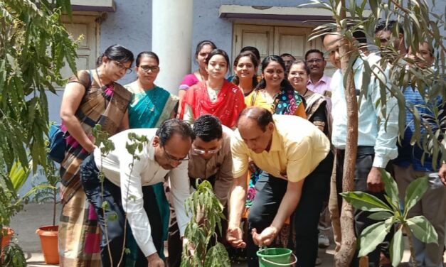 न ता वी समितीच्या शिक्षणशास्त्र महाविद्यालयात वृक्षरोपण करून पर्यावरण दिवस साजरा